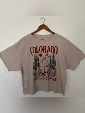 Rus Tee Colorado Rocky Mountains Cotton Tee in Light Beige women’s size medium